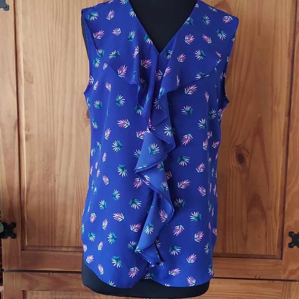 SIMPLY STYLED - Picture 1 of 8